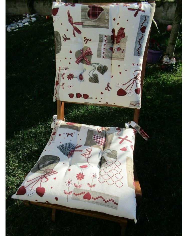 Stuhlbezug mit 2 Schnürsenkeln, ABNEHMBARER BEZUG MIT REISSVERSCHLUSS. Maße: 40 x 40 cm. SHABBY-HERZ-Muster. HERGESTELLT IN