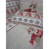 Doppelbettbezug aus 100 % Flanell + 2 Kissenbezüge im doppelseitigen Rentier-Design. Farbe: Beige-Rot....HERGESTELLT IN
