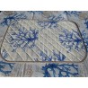 Amerikanisches Tischset mit CORAL-Design, Serviettenfarbe: Hellblau und Rot ... Größe: 50 x 35 ... 100 % Baumwolle ...