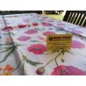 Rechteckige Tischdecke aus plastifizierter Baumwolle mit dem Muster ROTE MOHNBLUMEN UND BLUMEN. 100 % wasserabweisend.