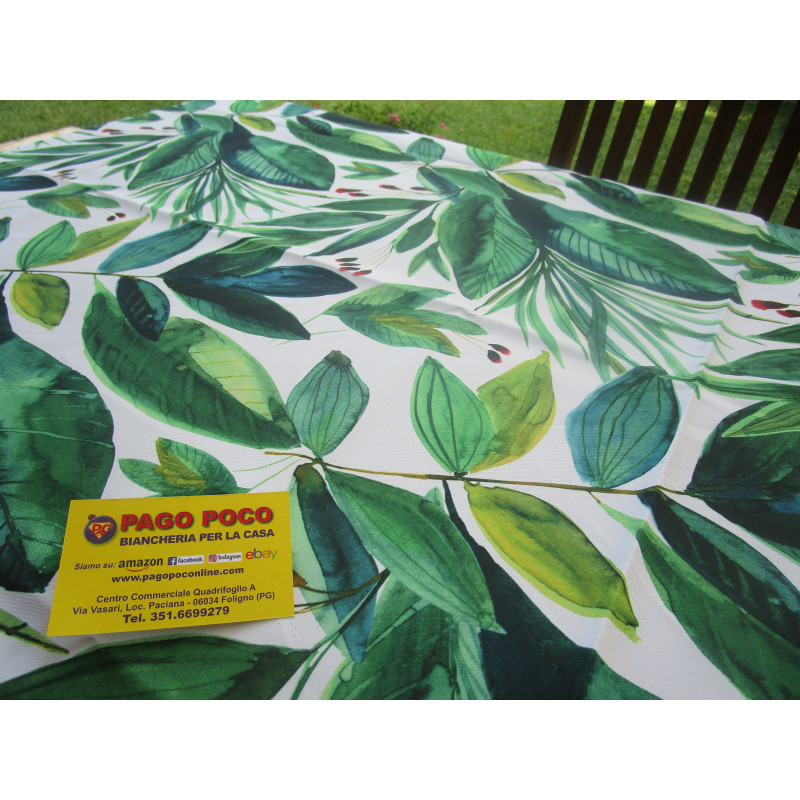 Nappe rectangulaire 100 % hydrofuge et résistante aux taches, motif palmiers verts. Fabriquée en Italie... pas de repassage.