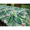 Nappe rectangulaire 100 % hydrofuge et résistante aux taches, motif palmiers verts. Fabriquée en Italie... pas de repassage.