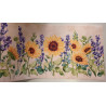 Teppich als Meterware mit SONNENBLUMEN- UND LAVENDEL-Design aus wasserabweisendem nautischem Stoff. 0,11 Cent pro Meter.