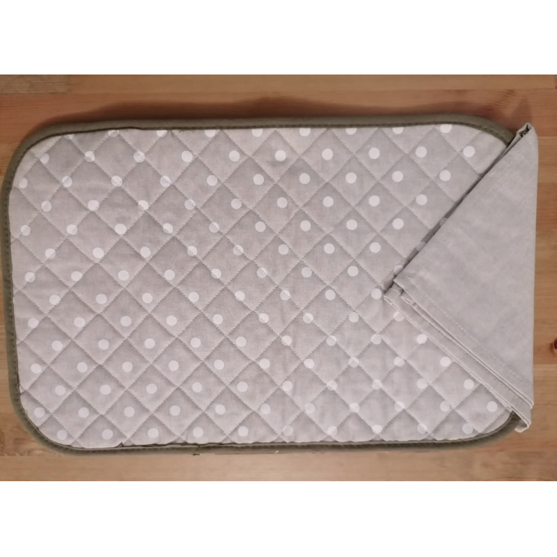 American Placemat in Quilted Cotton with BEIGE polka dot patterned napkin.. Size:50x35..MADE IN ITALY..!!!!