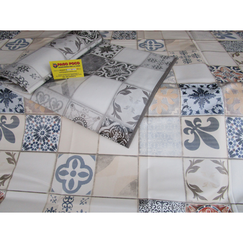 Nappe rectangulaire en plastique au design MAIOLICA. Dans toutes les tailles. Couleur : gris et multicolore. Fabriqué en Italie.