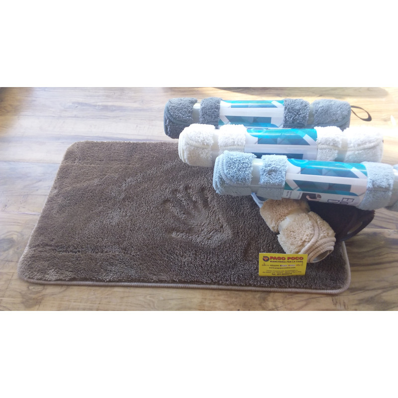 Magic carpet in solid color measuring 45x70 in all colours. Non-slip bottom