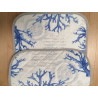 Amerikanisches Tischset mit CORAL-Design, Serviettenfarbe: Hellblau und Rot ... Größe: 50 x 35 ... 100 % Baumwolle ...